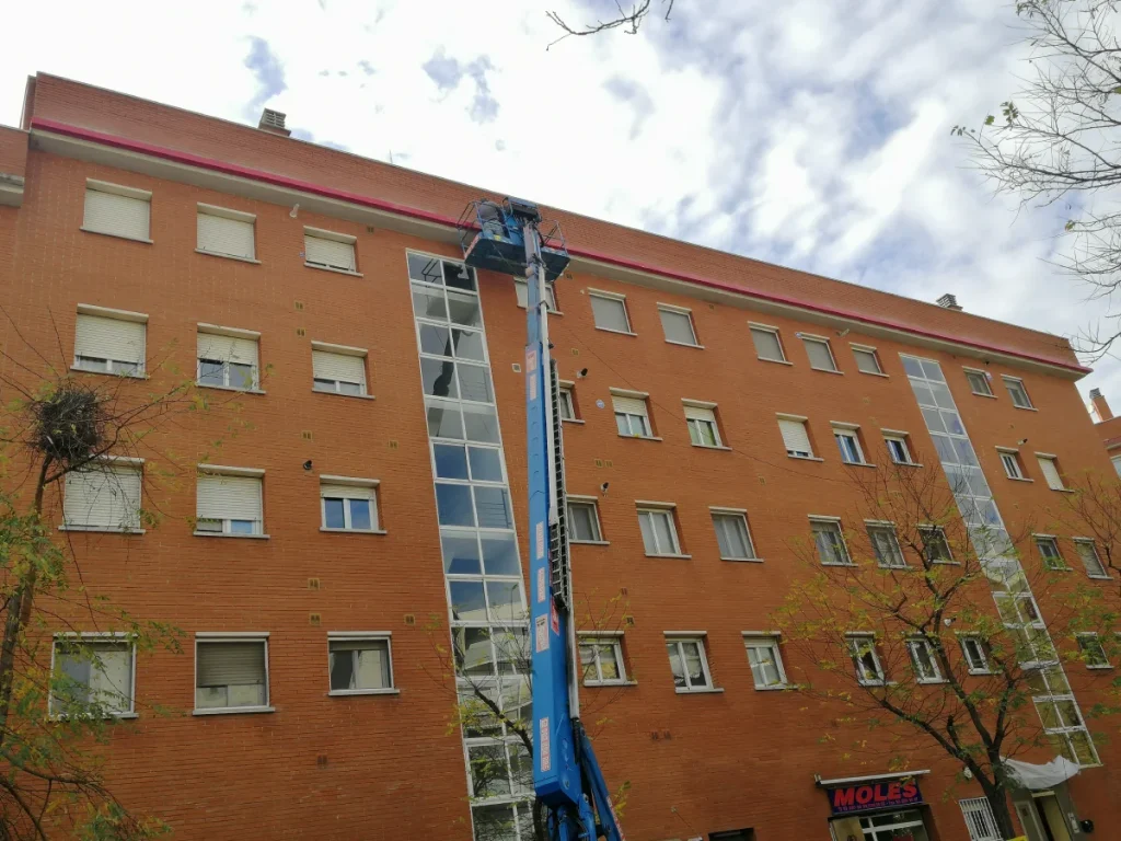 Reparaciones en fachada principal